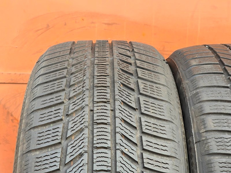 Zimní Continental 215/55/17 XL - 2