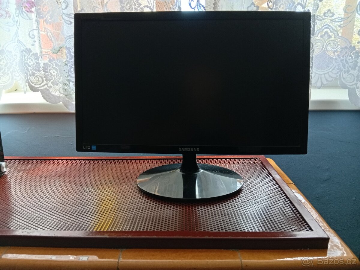 Prodám monitor Samsung - 2