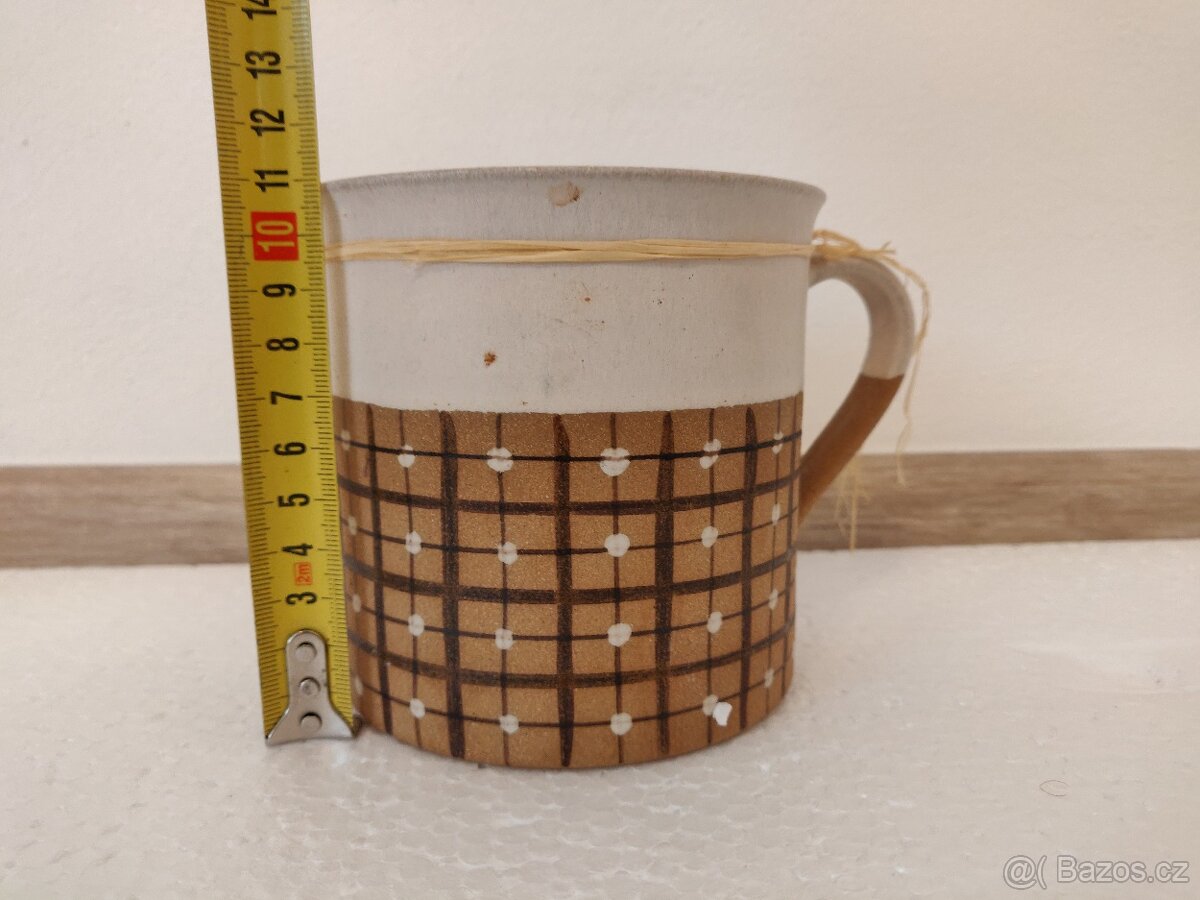 Keramický hrnek v dobrém stavu - 2