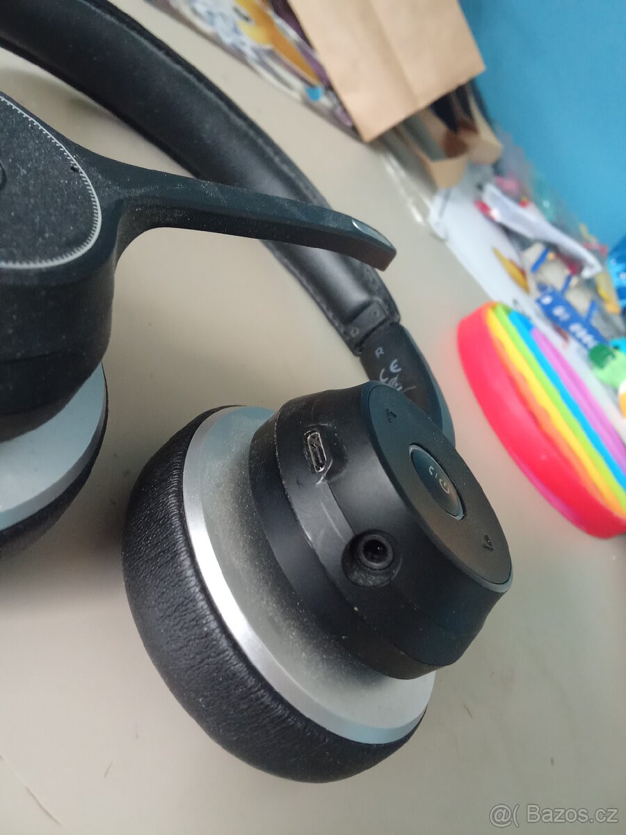 Kvalitní klapkové sluchátka s mikrofonem a systémem volání - 2