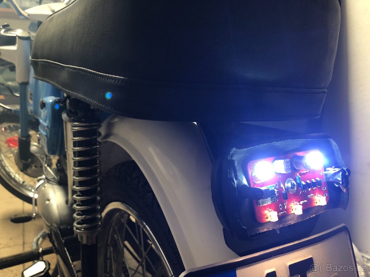 Jawa 50 pionýr 550, 555, 05, 20, 21, 23 zadní světlo LED - 2