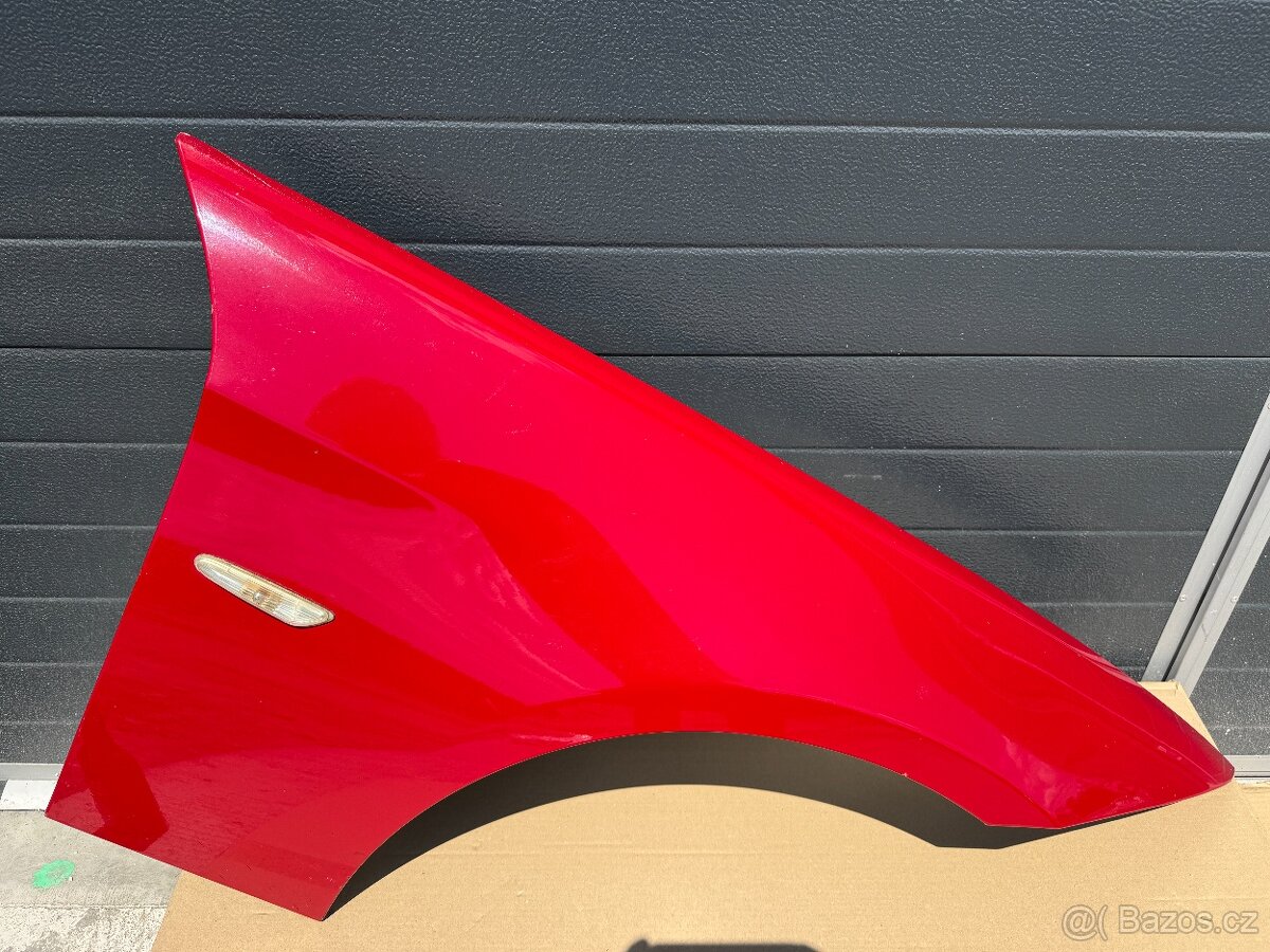 Přední blatník BMW E90, pravý, kód barvy A61 - 2