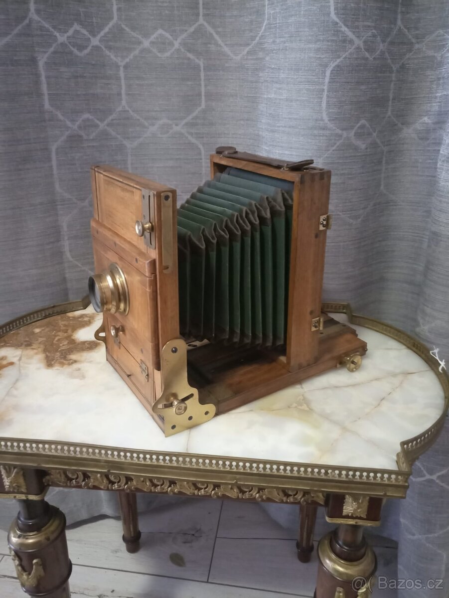 Historický dřevěný fotoaparát - 2