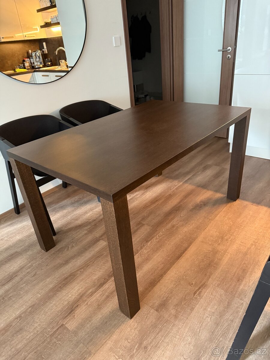 Masivní jídelní stůl 140x90, dýha tmavá - 2