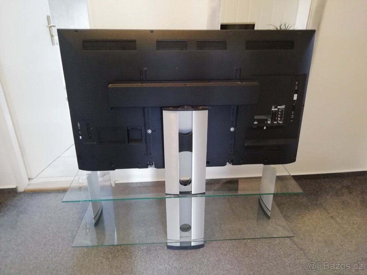 Televize Panasonic se stojanem+STB. - 2