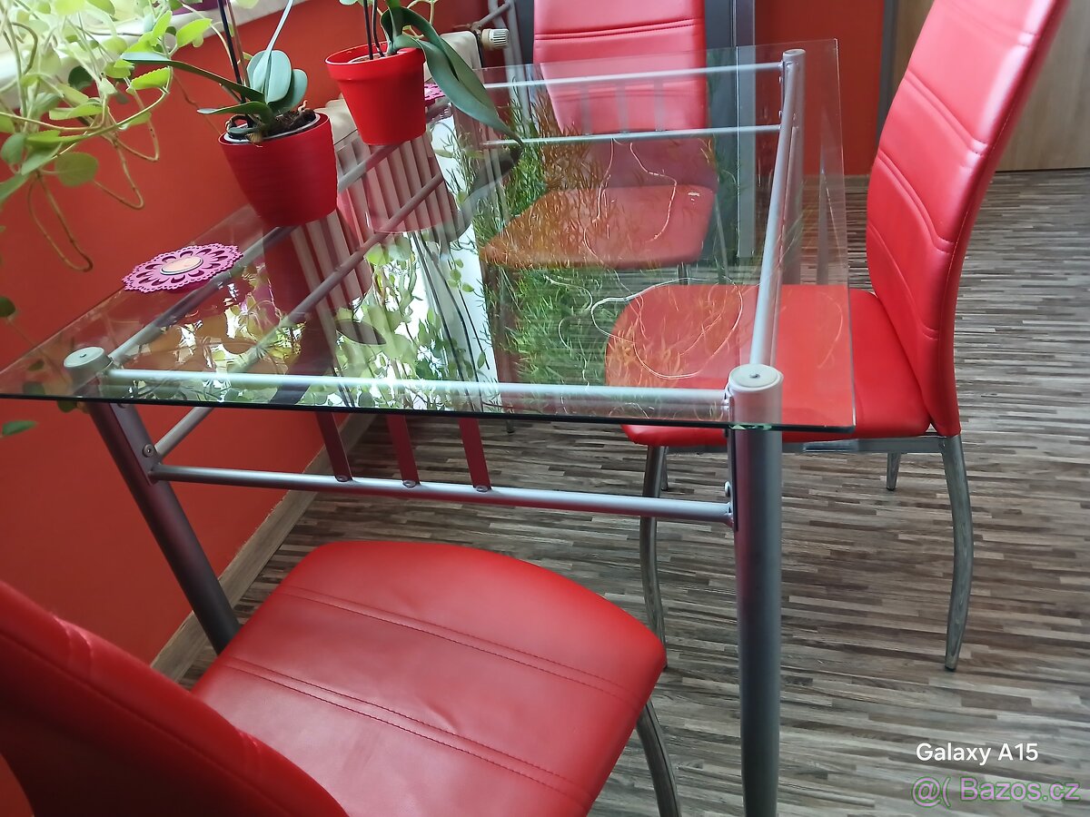 Kuchyňský stůl s židlemi - 2