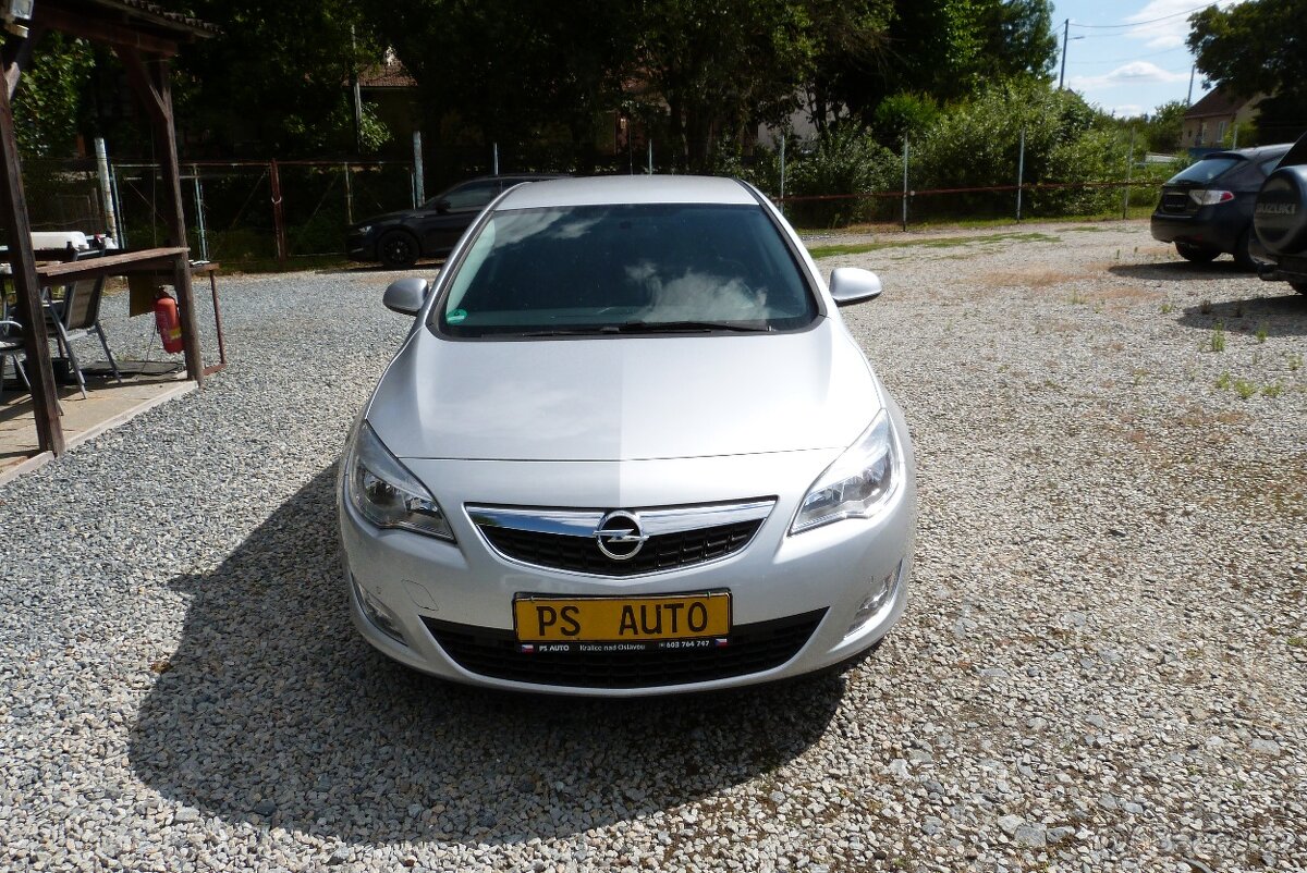 Opel Astra 1.4i Turbo 103 kw - 2