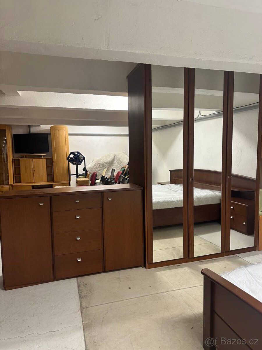 Ložnicová sestava – masivní vzhled, tmavý dekor - 2