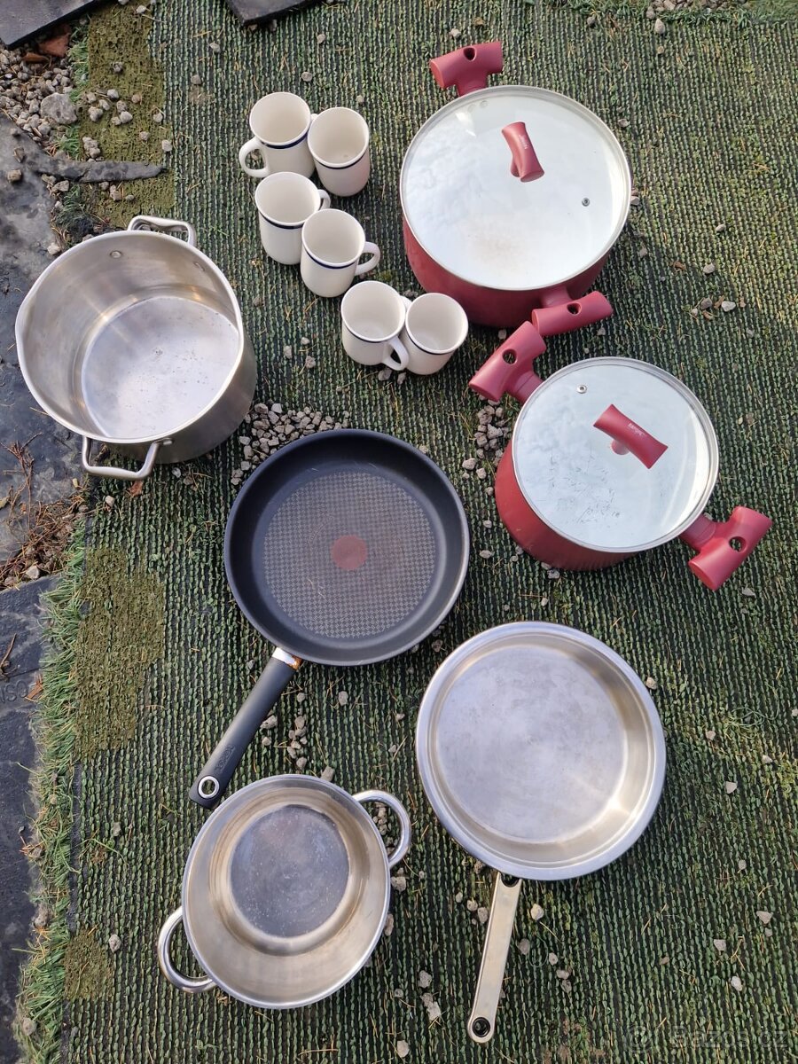 Nádobí - hrnce pánev hrnky - 2