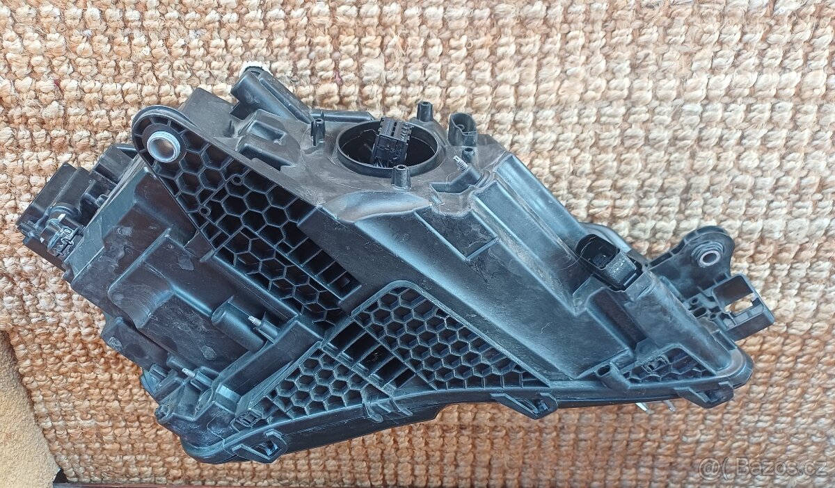 Světlo Škoda SUPERB 3 3V1941015D levé - 2