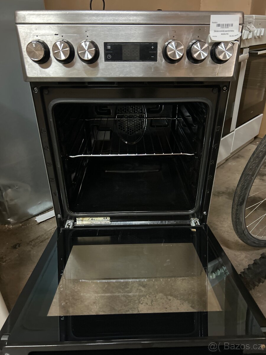 Sklokeramicky sporák Beko - 2