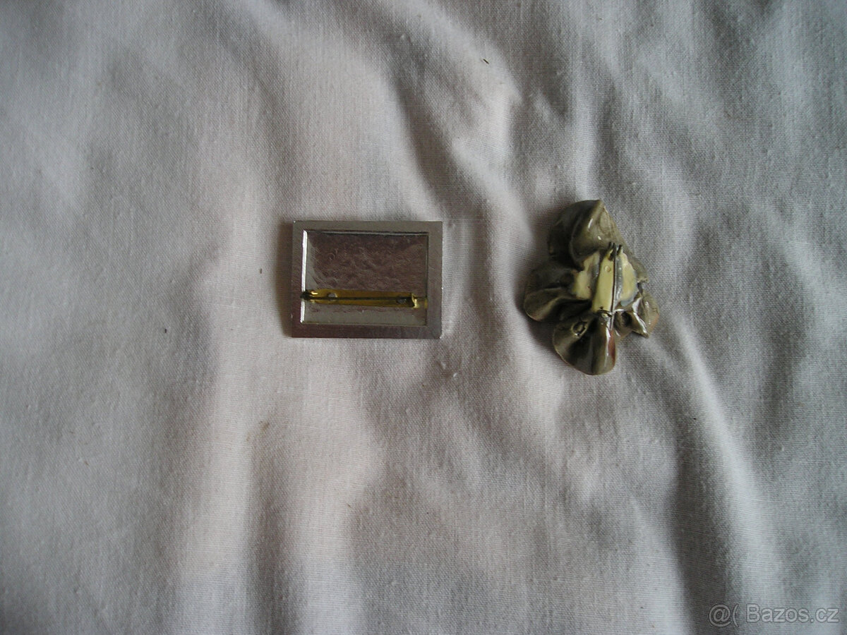 Kovová a keramická brož. - 2