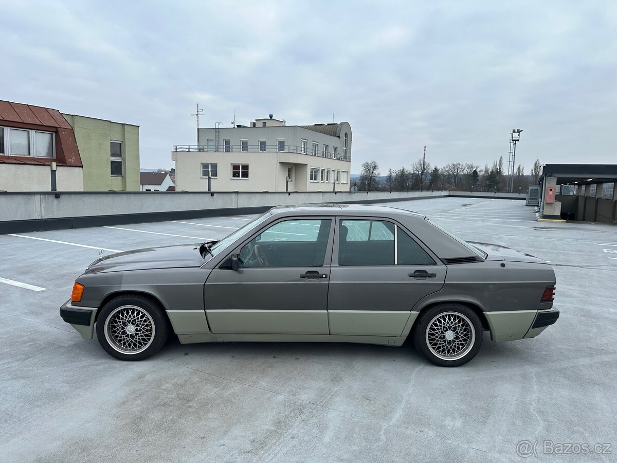 Mercedes 190 - 2