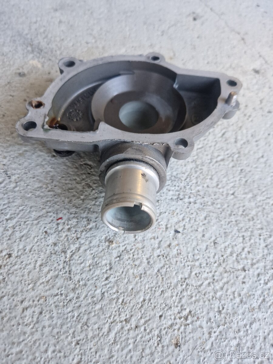 Ducati 1098 S - Připojení krytu motoru vodní pumpy - 2