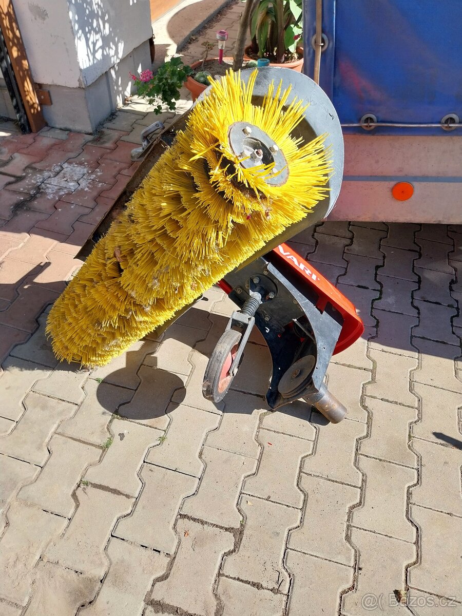Prodám zametací kartáč na Tera Vari - 2