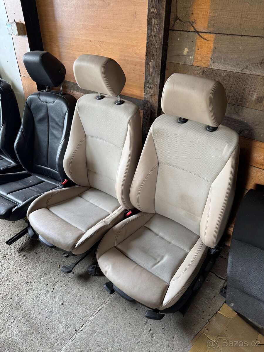 BMW f25 sedačky - 2