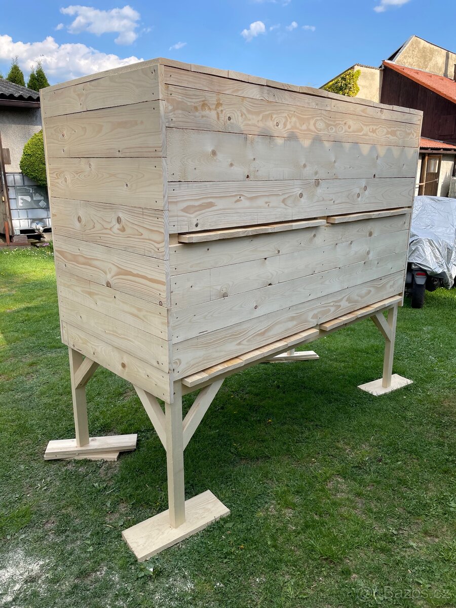 Králíkárna čtyři kotce. - 2