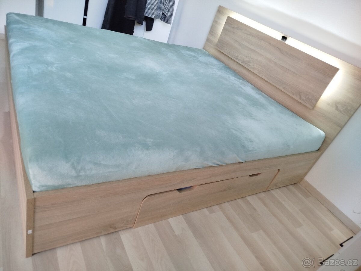 Manželská postel s osvětlením a roštem - 2