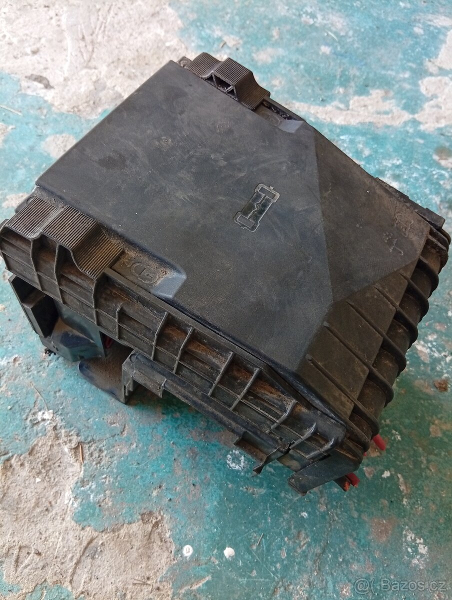 Prodám pojistkovou skříň na škoda Octavia 2, 1.6 75 kw, - 2