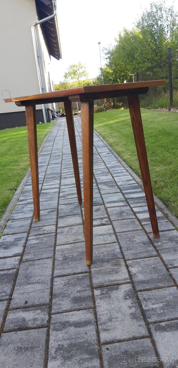 Konferenční stolek - 2