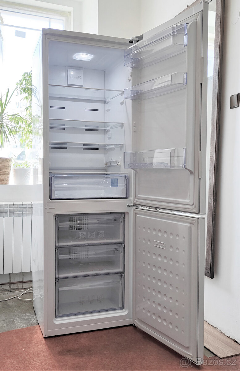 Lednice s mrazákem BEKO CN237231 K60365NE Na díly - 2
