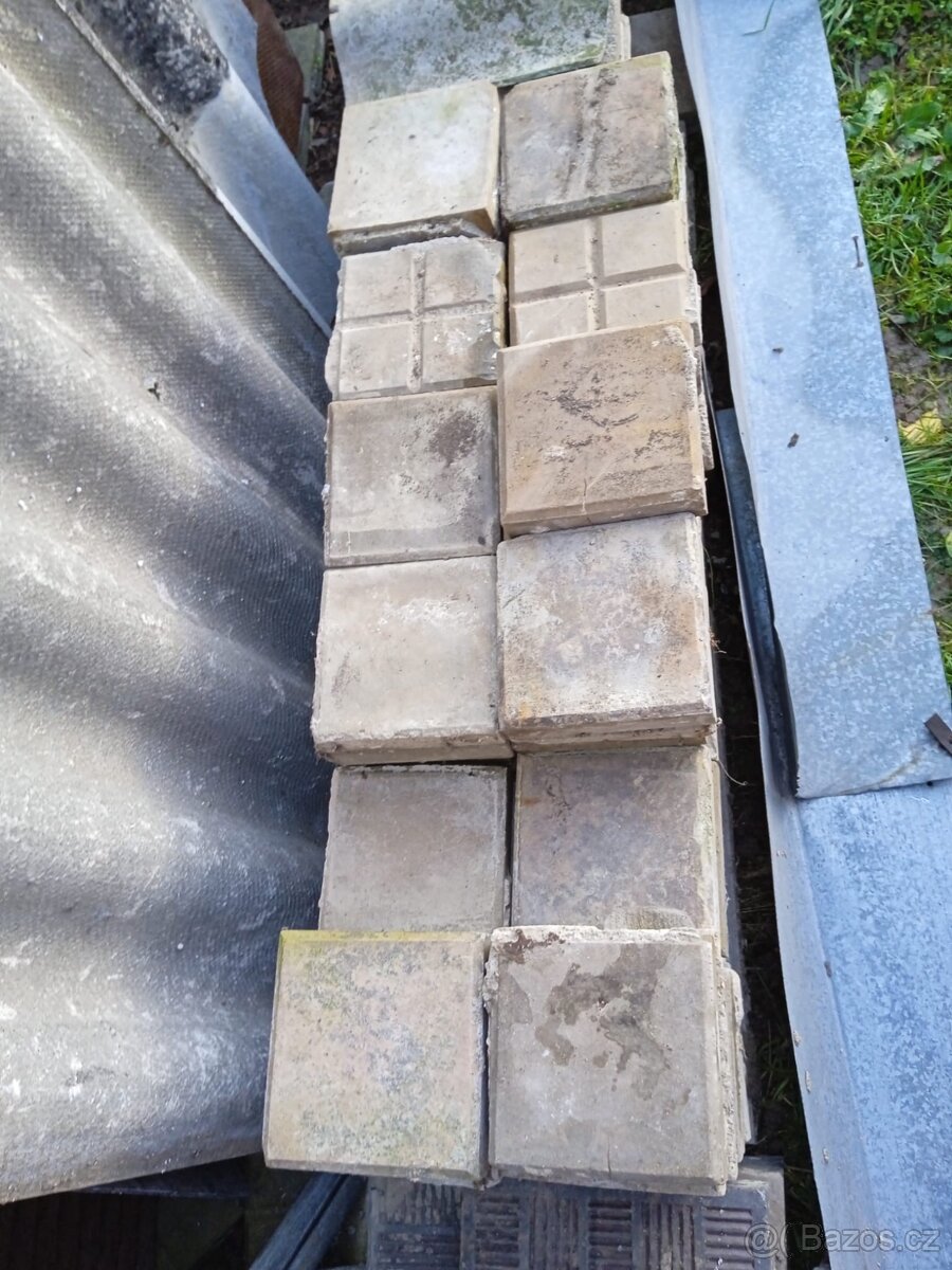 Stará keramická dlažba - 2