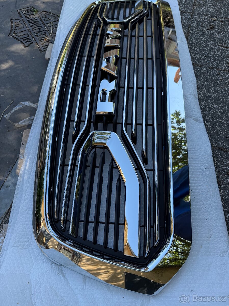 Maska přední grill na Dodge Ram 4 generace - 2