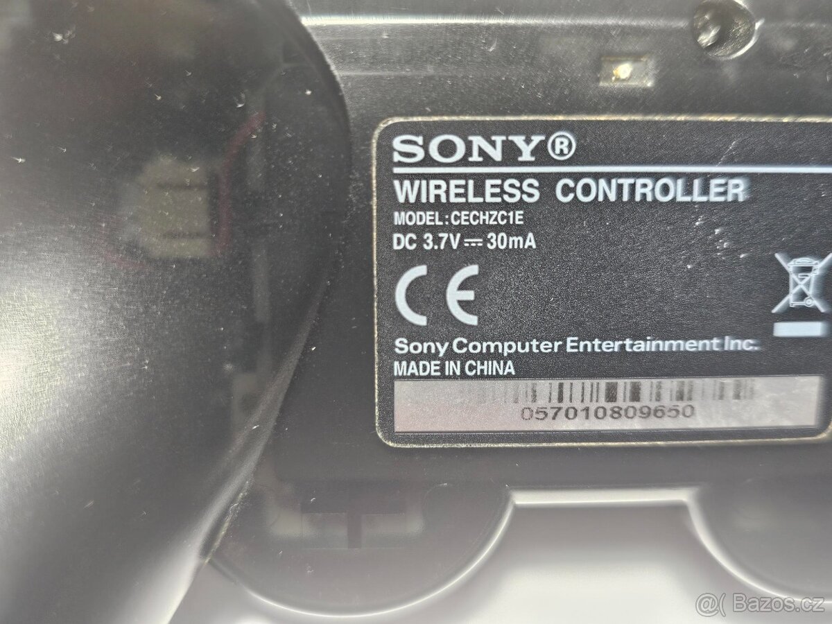Původní model ovladače PS3 - 2