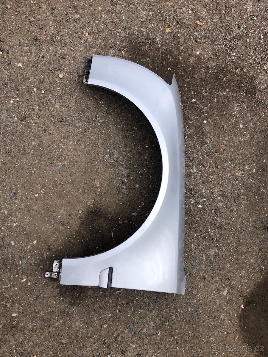 Audi A8 D3 přední blatník - 2