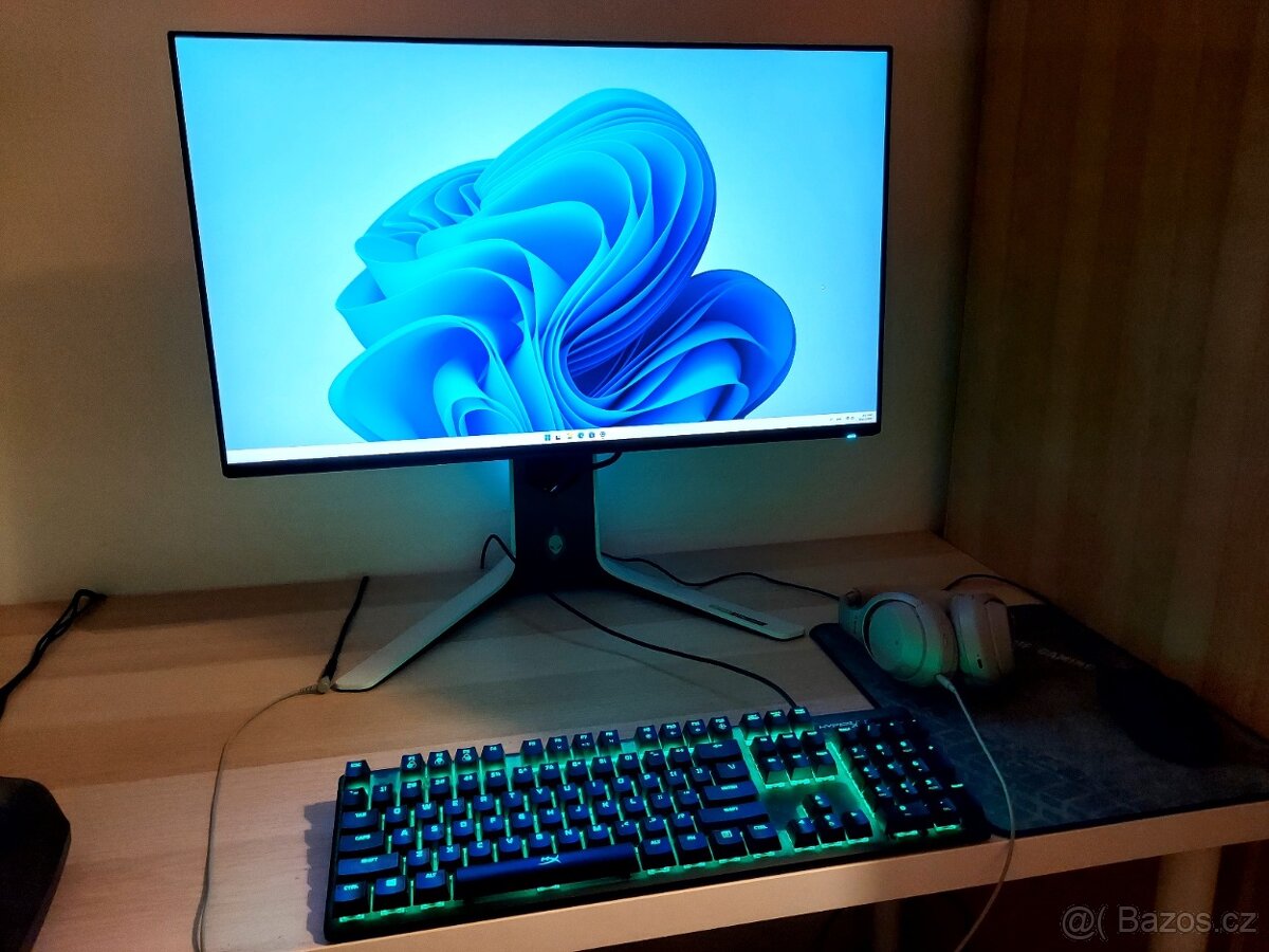 Dell Alienware AW2721D – 27", 240 Hz, G-Sync Ultimate, top - 2