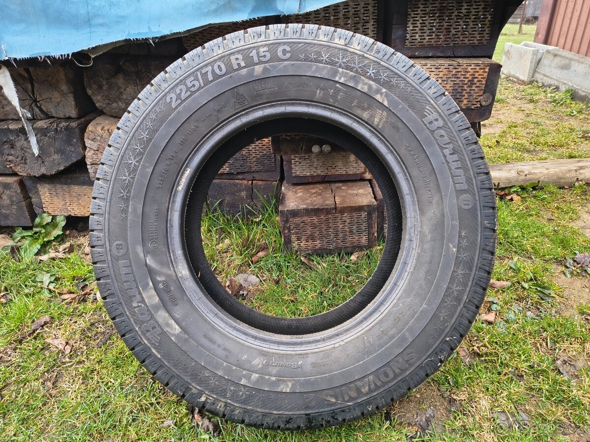 225/70 R15 C - 2