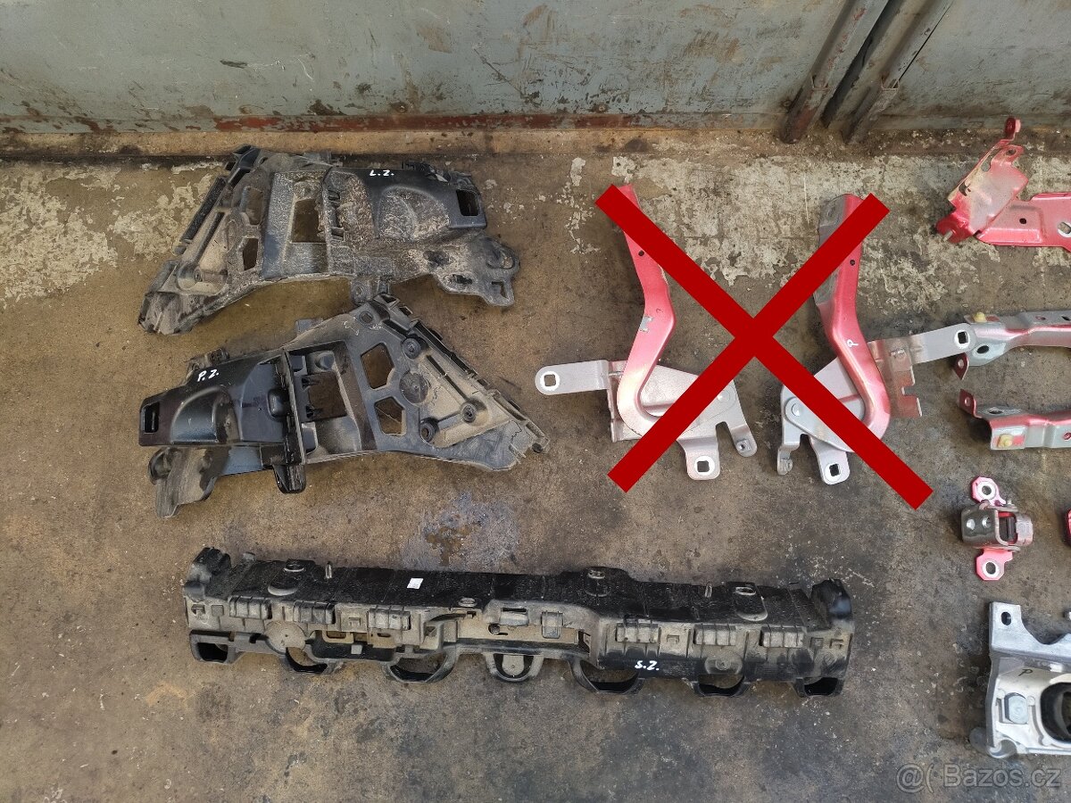 Clio IV - držáky, panty,... - 2