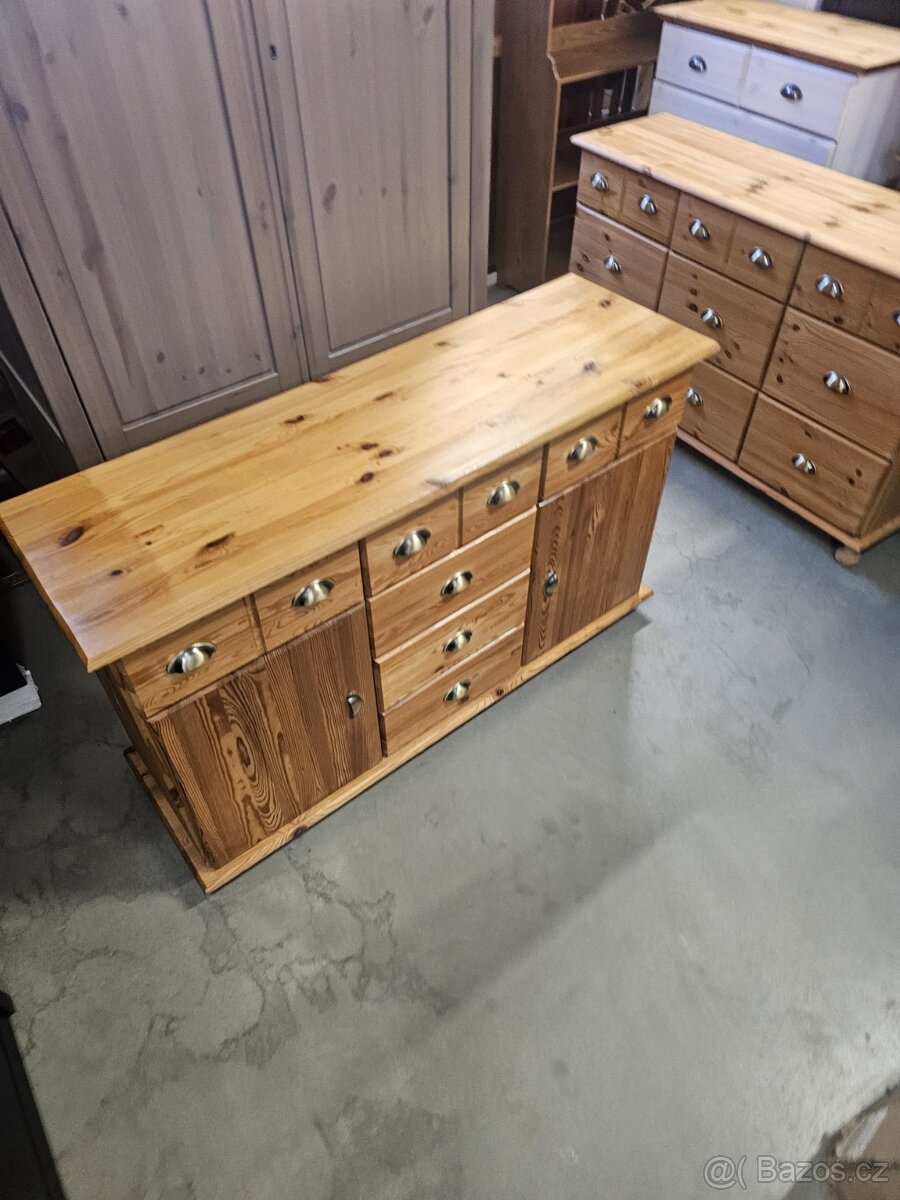 Dřevěná komoda" - 2