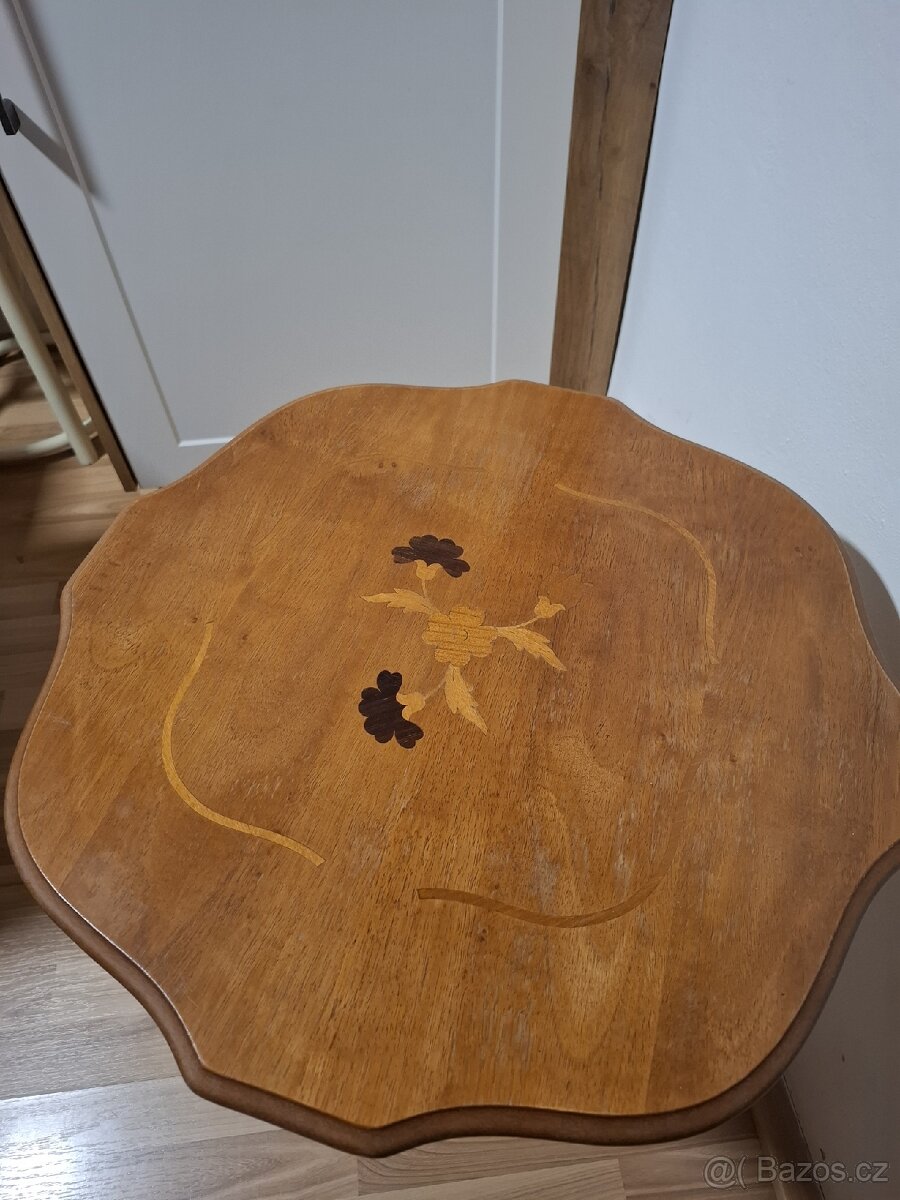 Stolek kulatý (intarzie) - 2