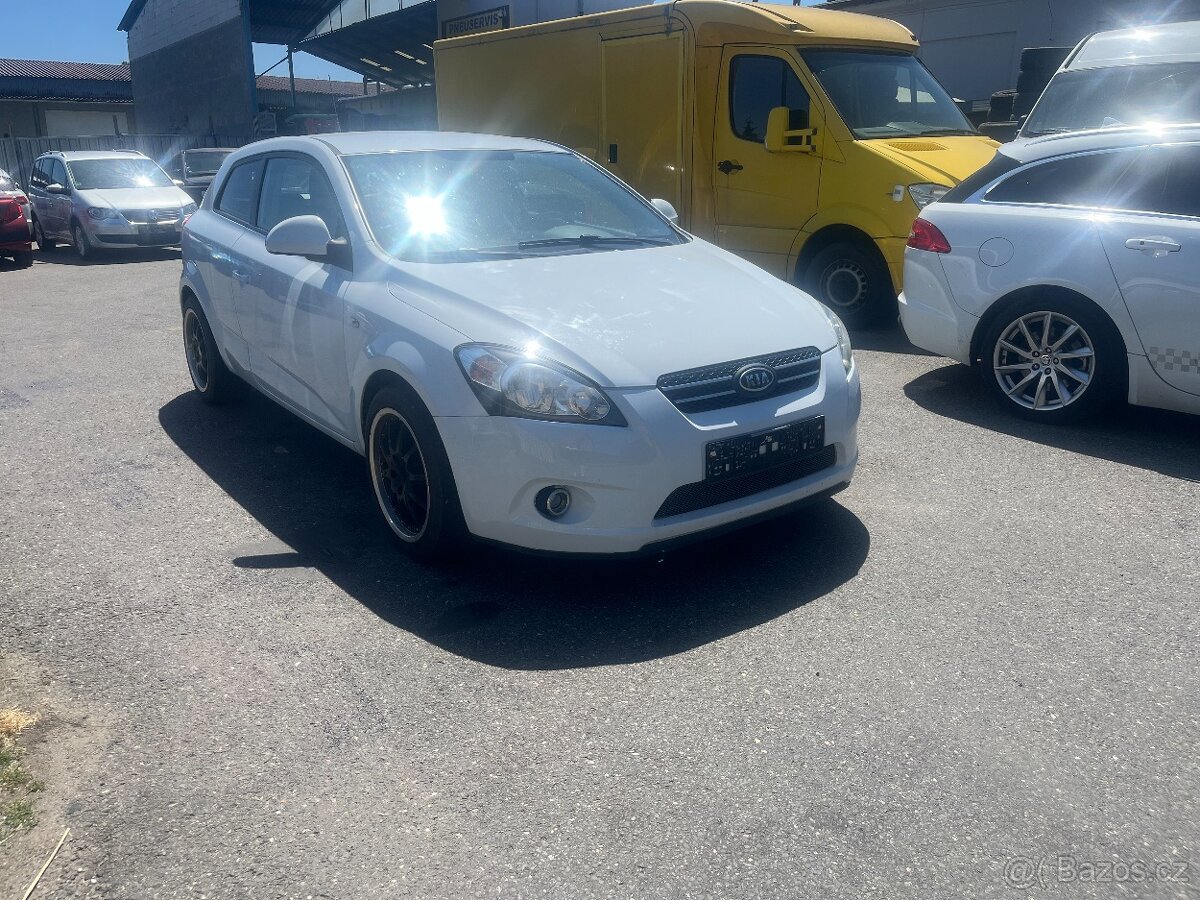 KIA PROCEED 1.6 CRDi Kupé - 2