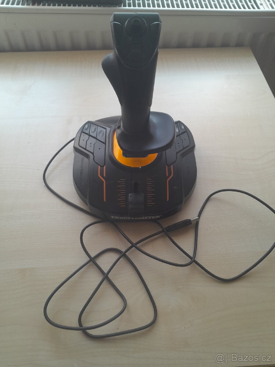 Joystick thrustmaster - 2
