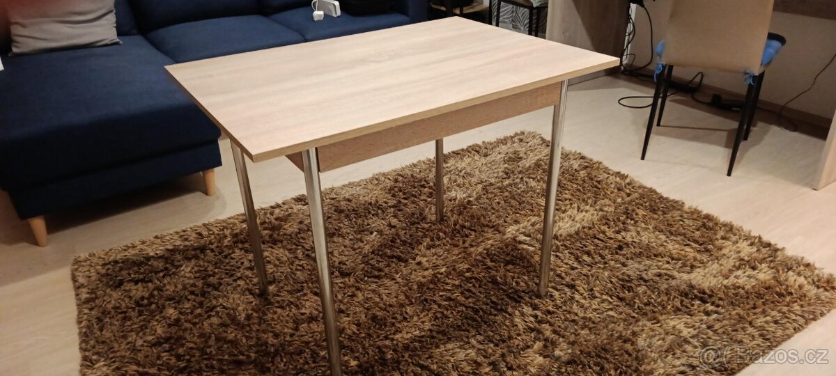 Prodám praktický stůl 90x75x65 - 2