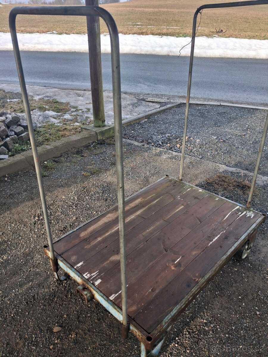 Dílenský vozík přepravní. - 2