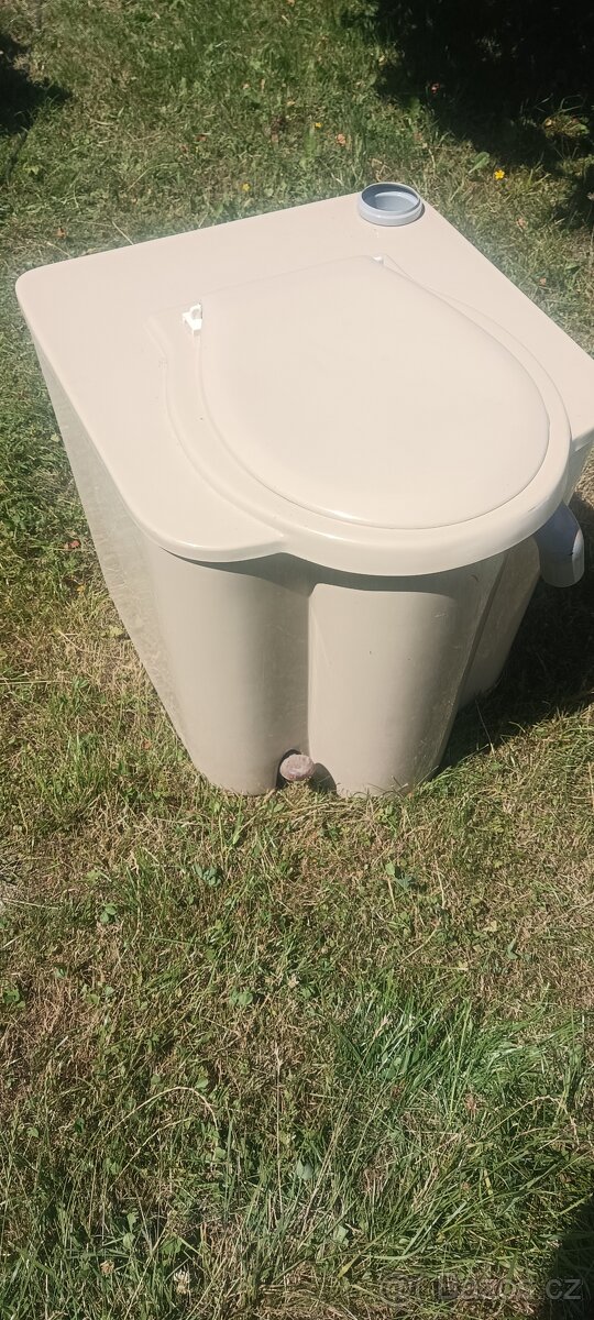 Biologické WC místo kadibudky na chalupu - 2