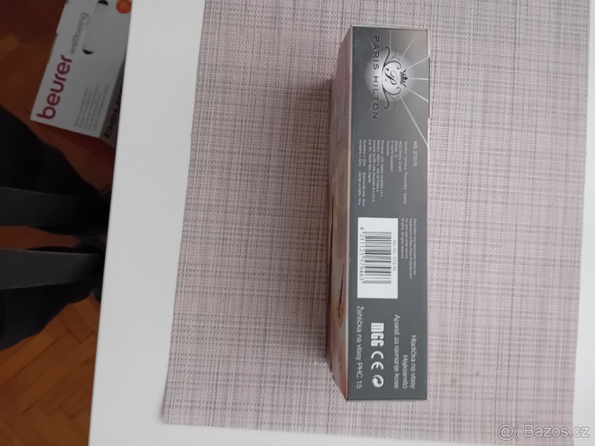 Žehlička na vlasy. - 2