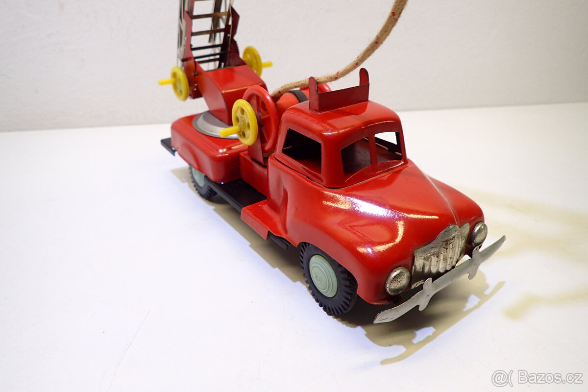 Hasičské Auto na setrvačník- staré Hračky - 2