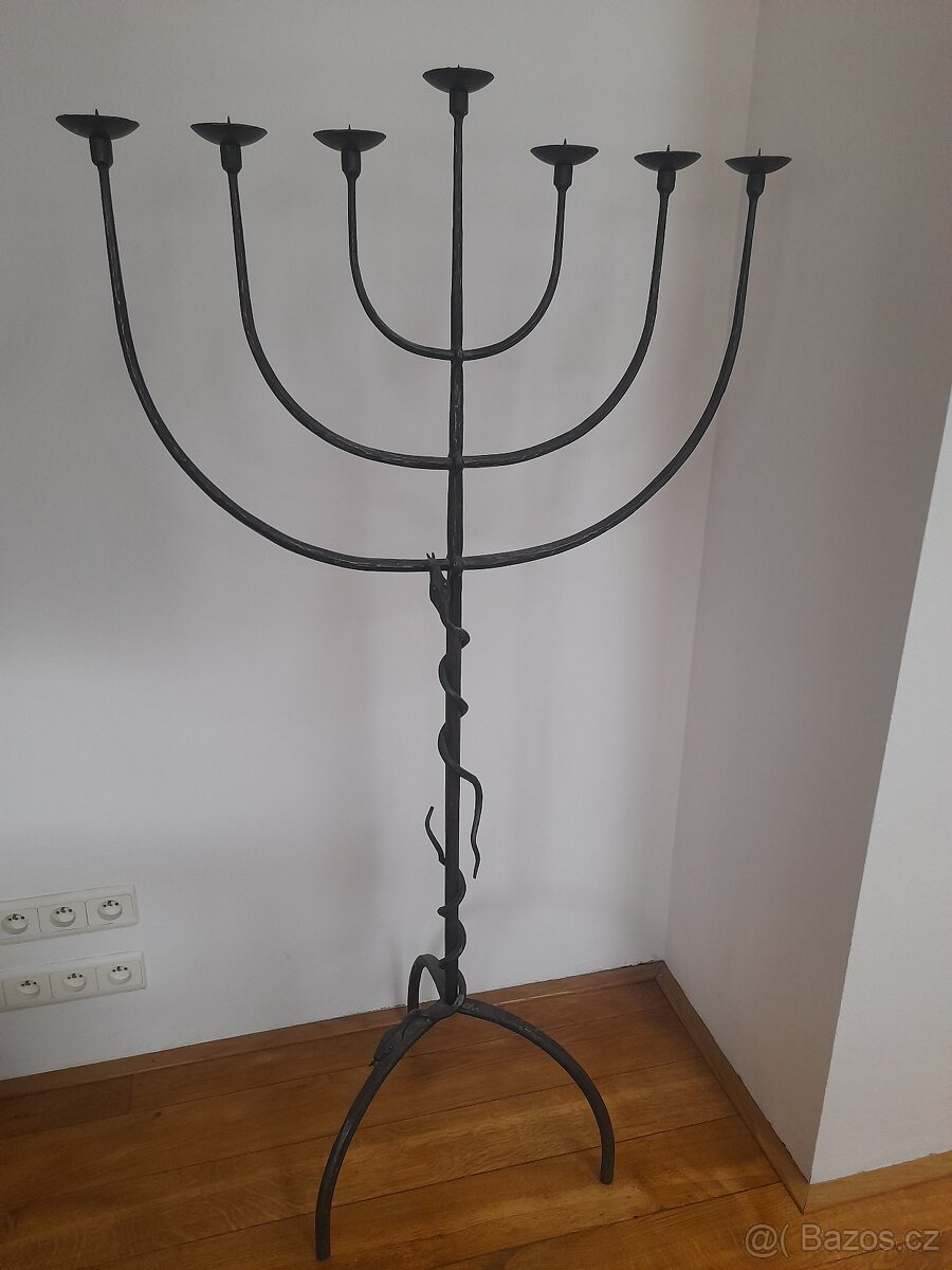 Umělecký kovaný svícen - 2