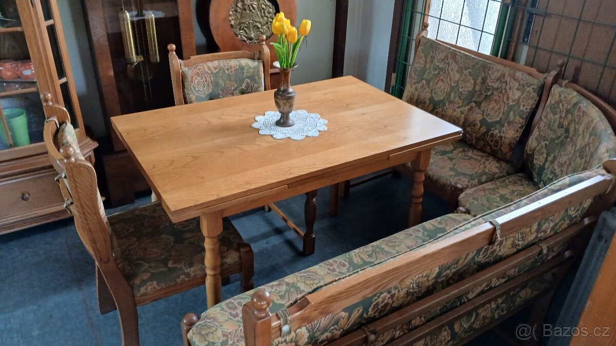 Rohová lavice + 2x židle + rozkládací stůl - 2