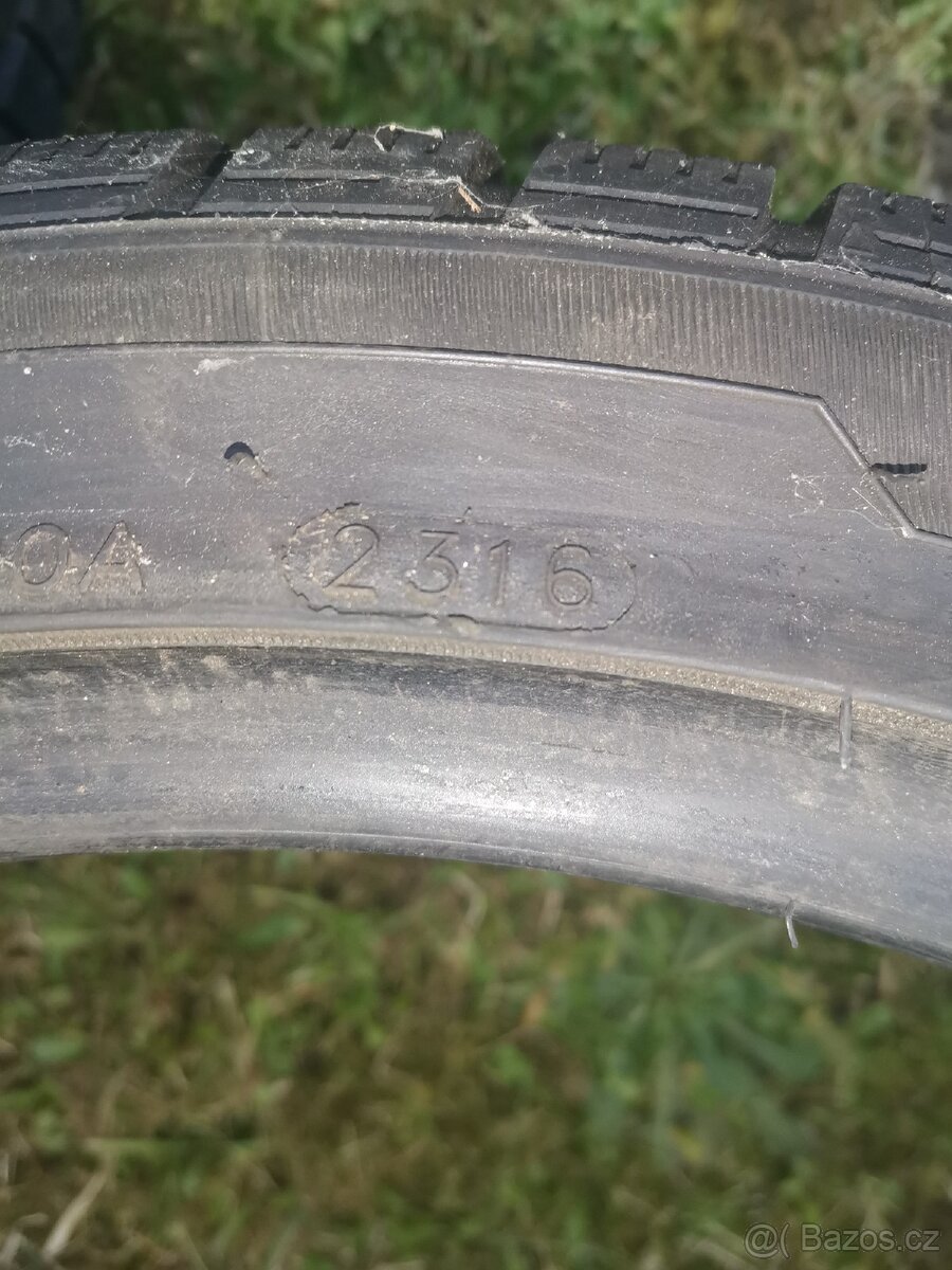 Zimní gumy 225 /40 r18 - 2