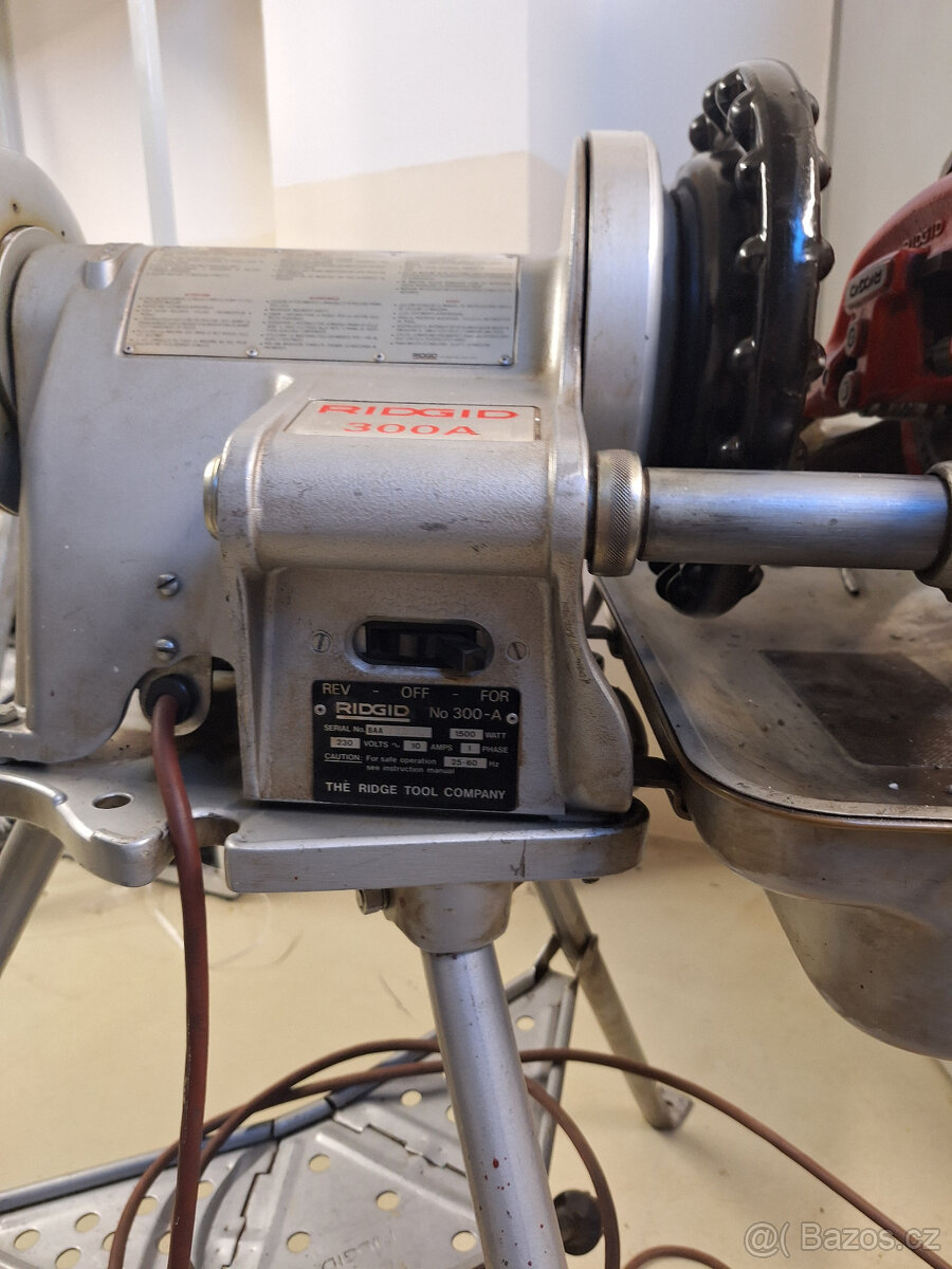 Závitořez RIDGID 300A - 2