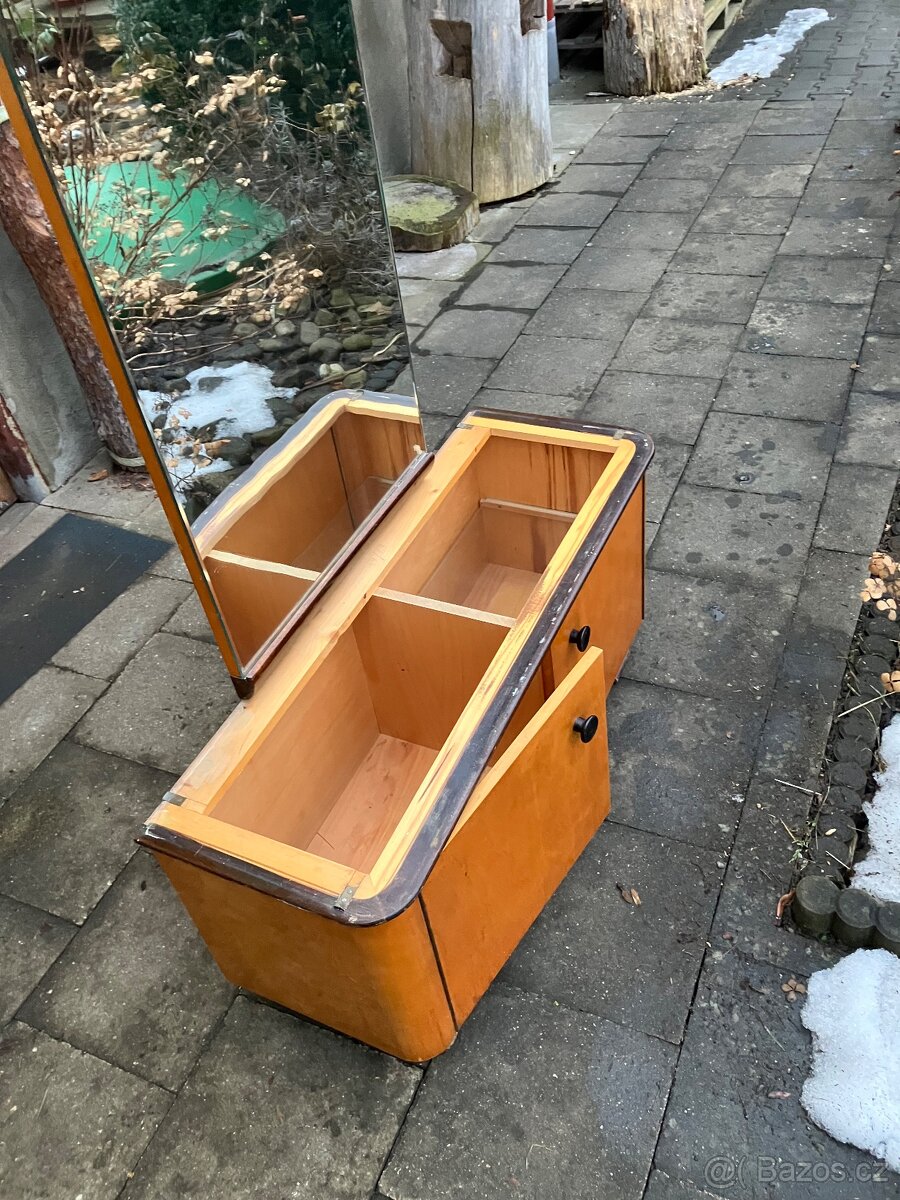 Toaletní stolek - 2