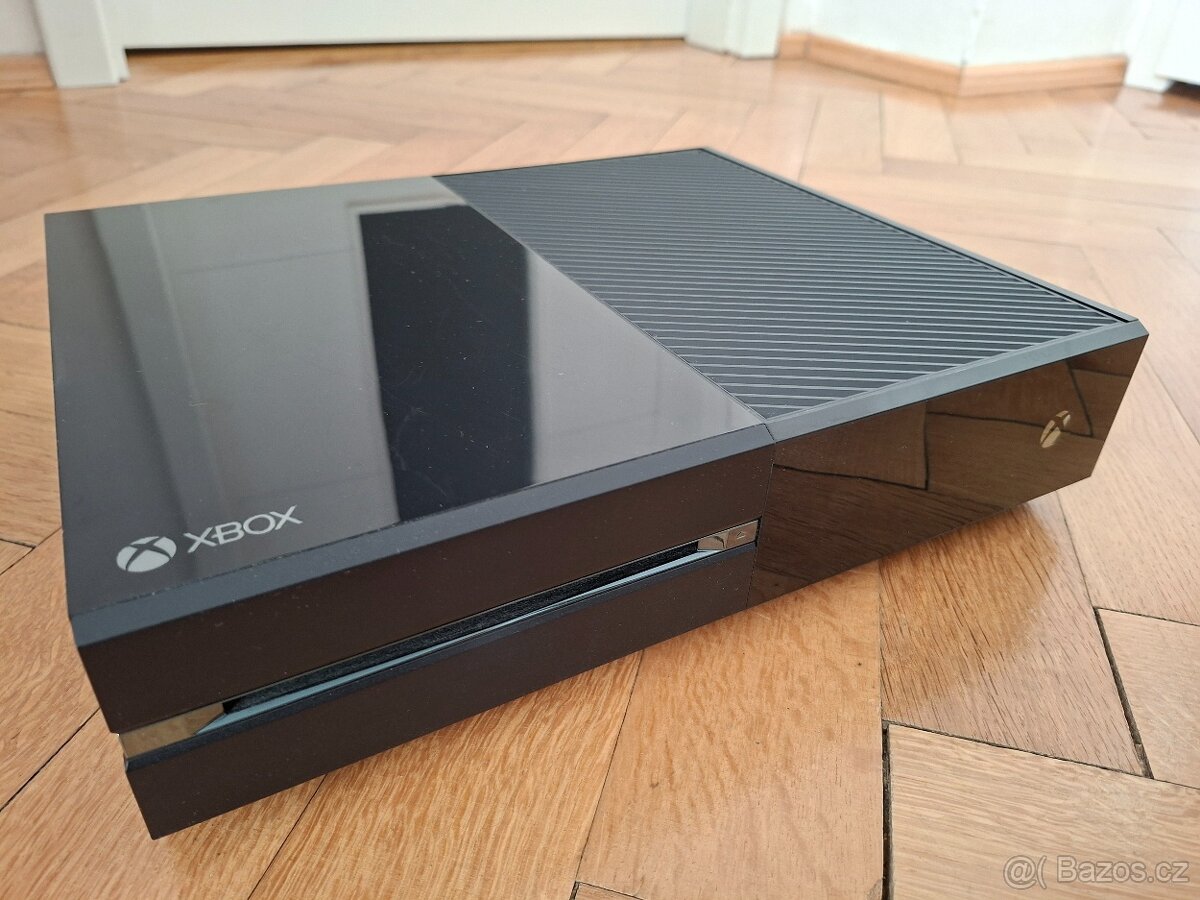 XBOX ONE + příslušenství - 2