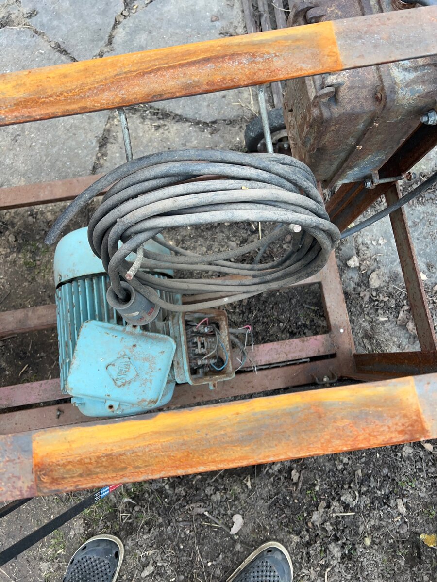 Konstrukce cirkulárky s motorem 2,2 kW - 2