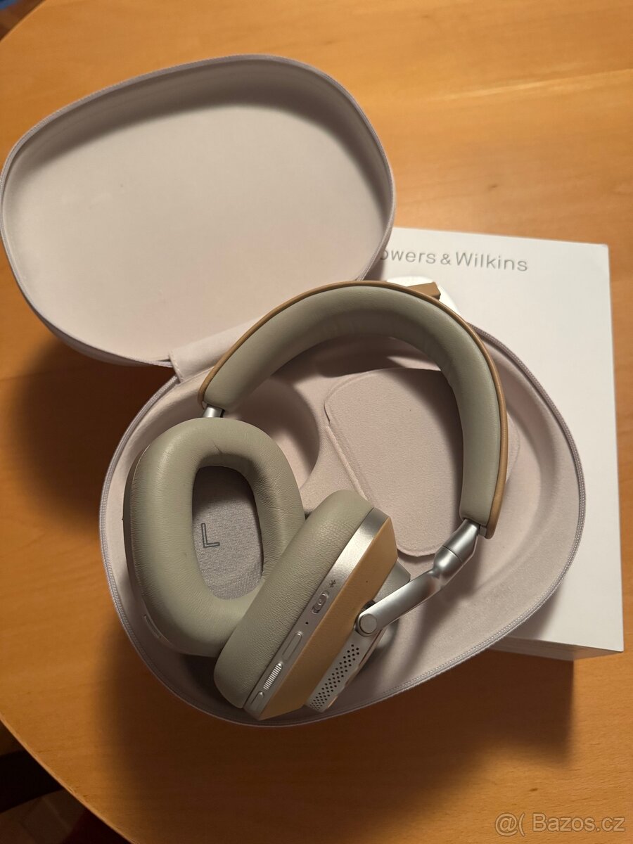 Bowers & Wilkins PX8 - 2