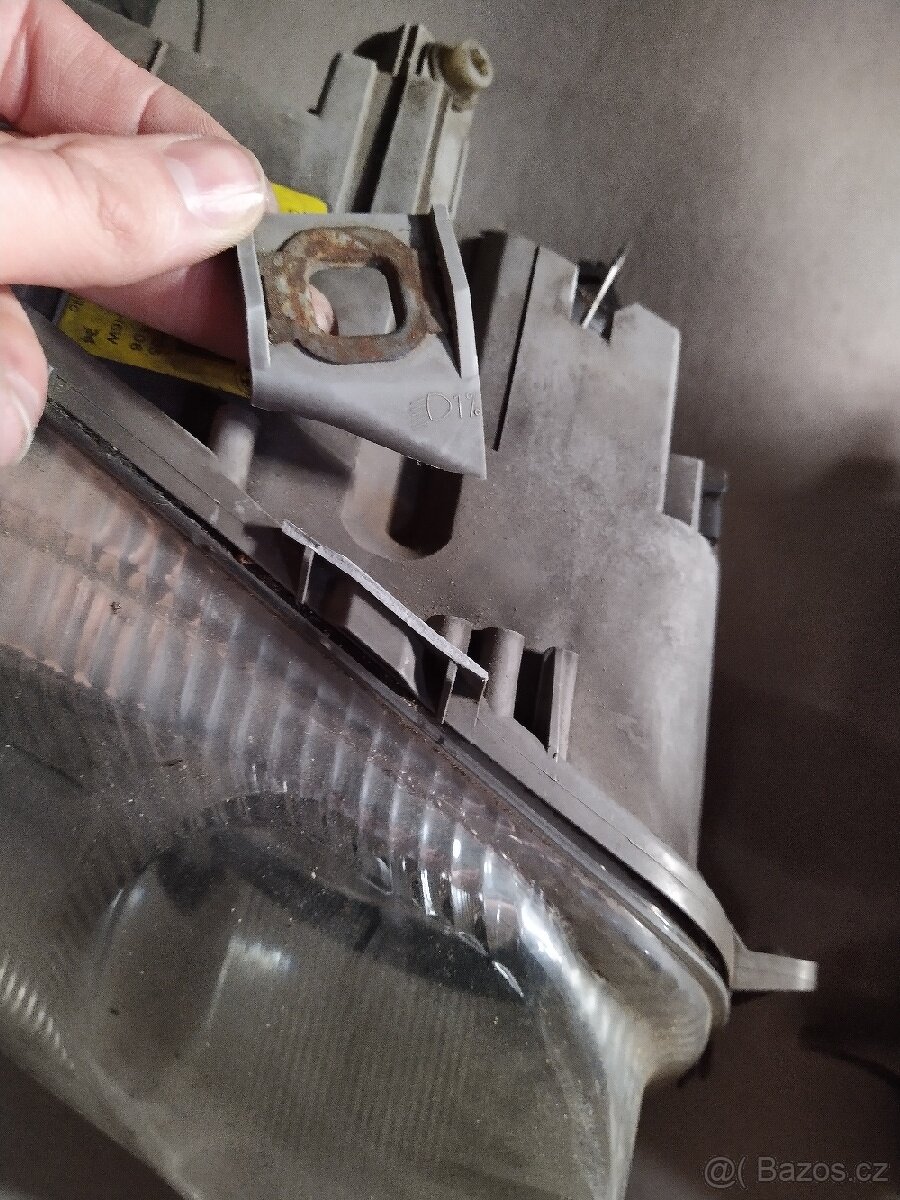 Přední světla Alfa Romeo 147 - 2